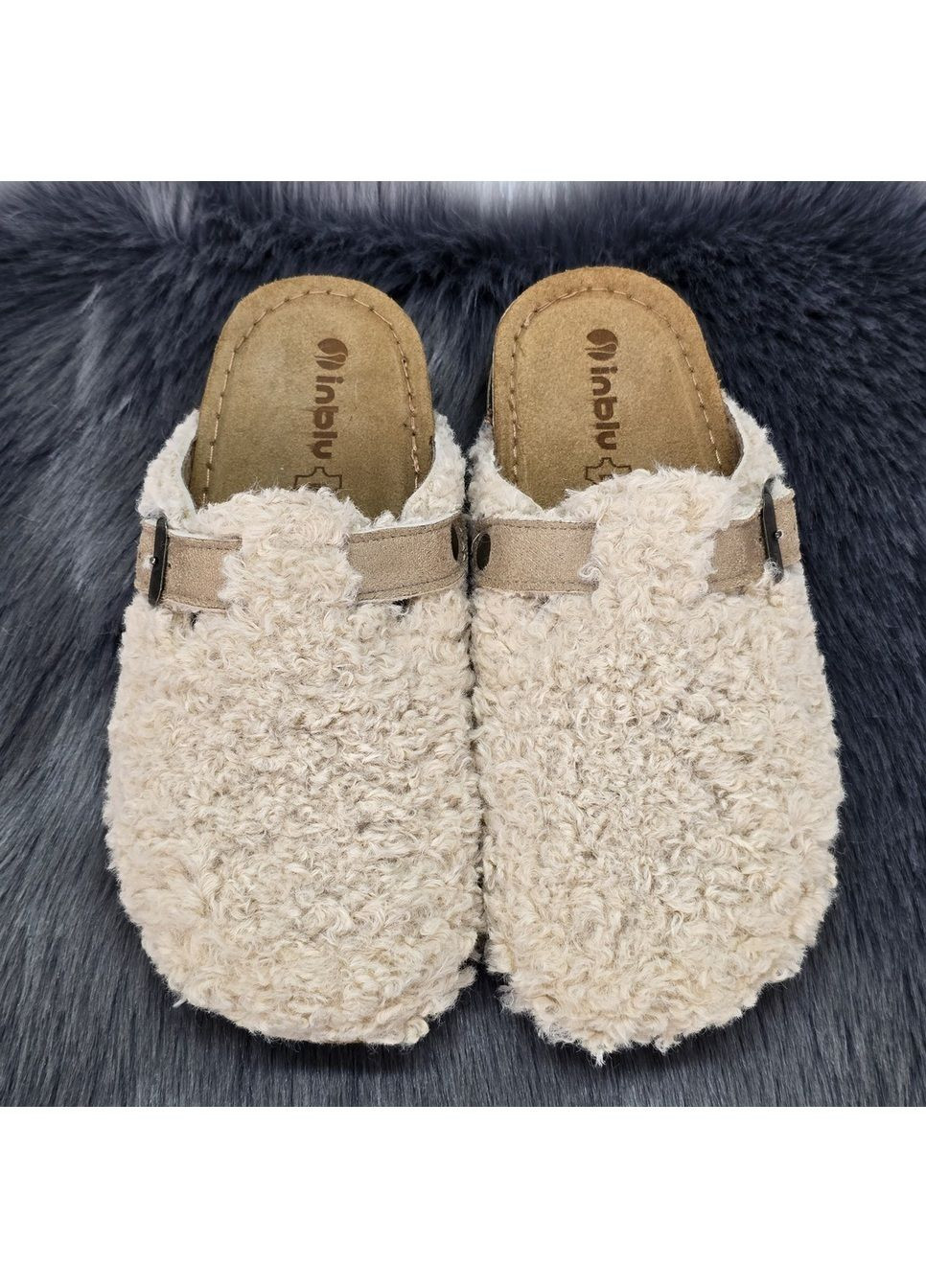 Тапочки жіночі бежеві хутряні каракуль з ремінцем Inblu (366144498)