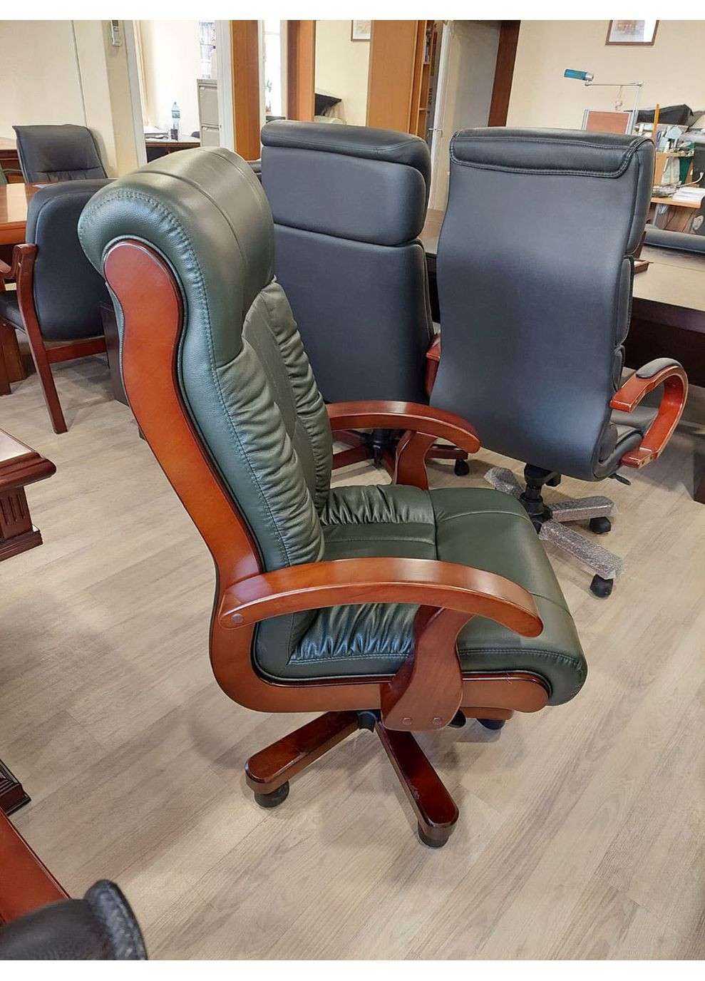 Кресло руководителя Мурано в зеленой коже Діал (360949107)