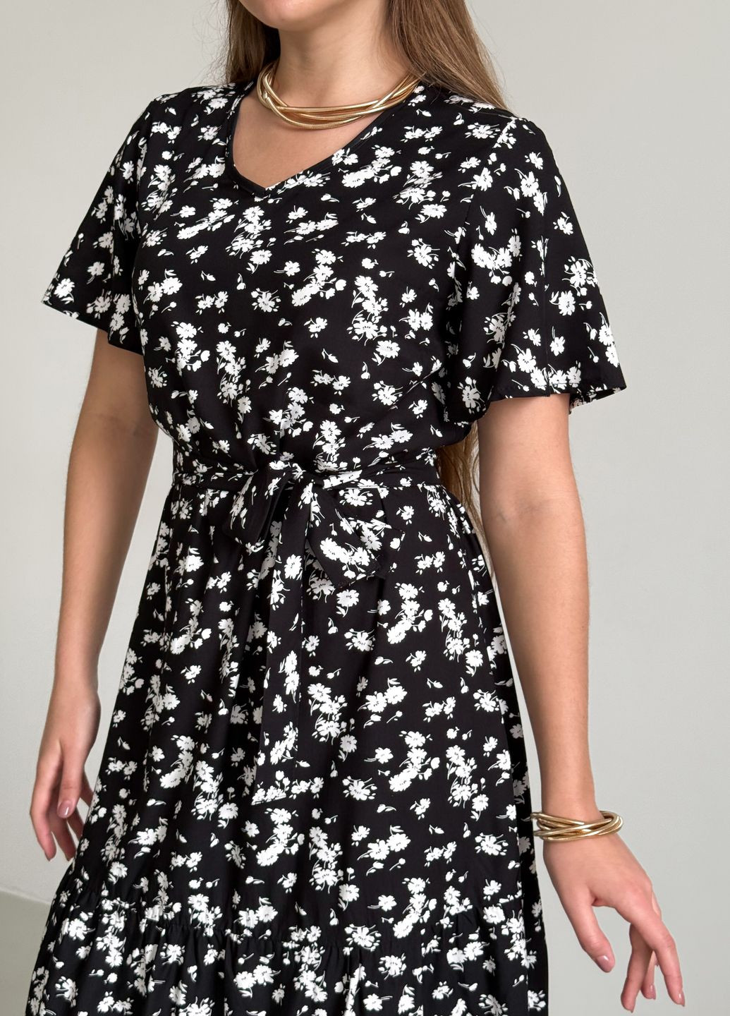 Черное пляжное, повседневный, кэжуал летнее свободное платье с пояском а-силуэтное из штапеля в цветочек клеш, а-силуэт Merlini с цветочным принтом