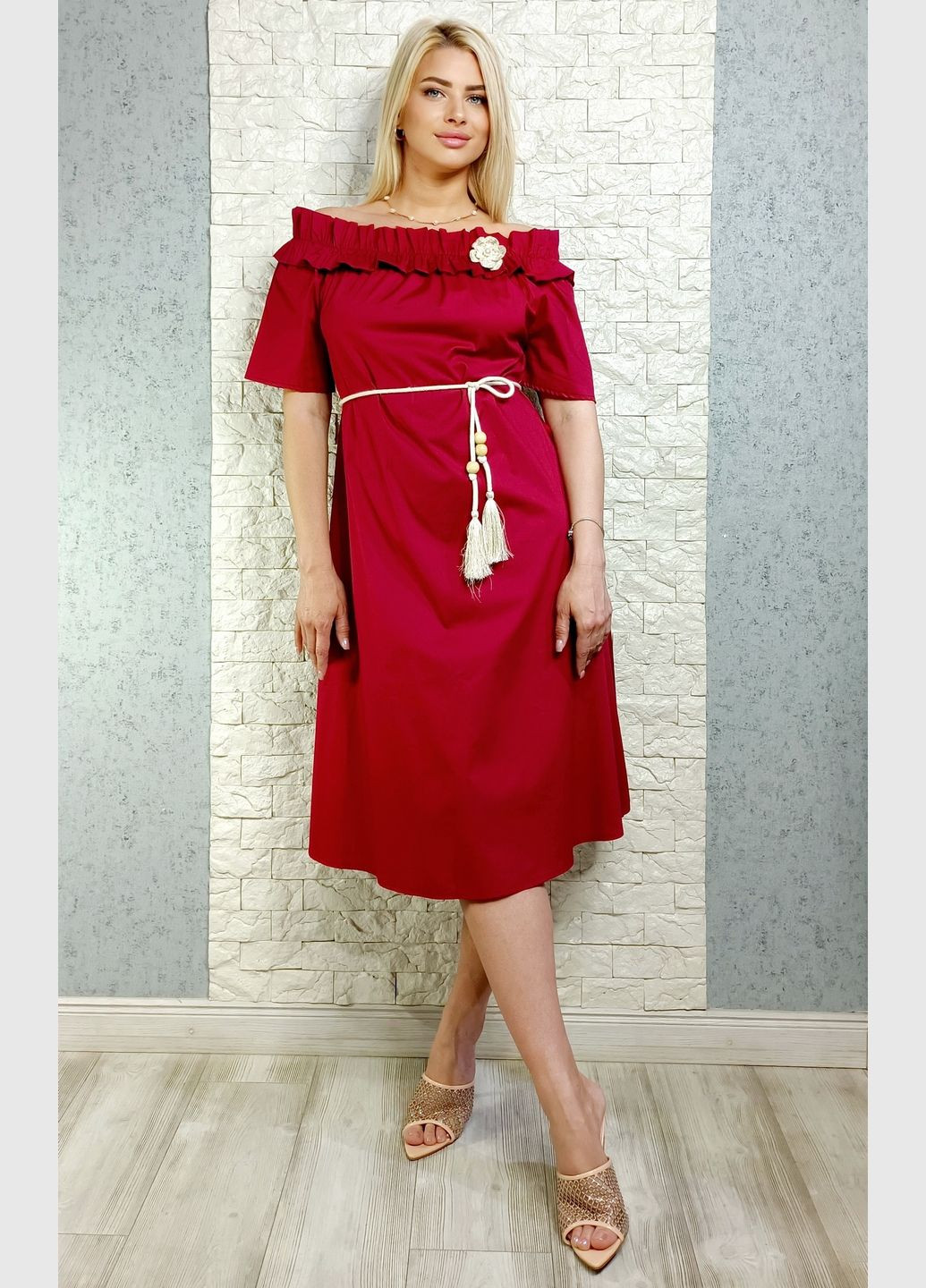 Бордовое повседневный, кэжуал платье а-силуэт, с открытыми плечами Lumina однотонное