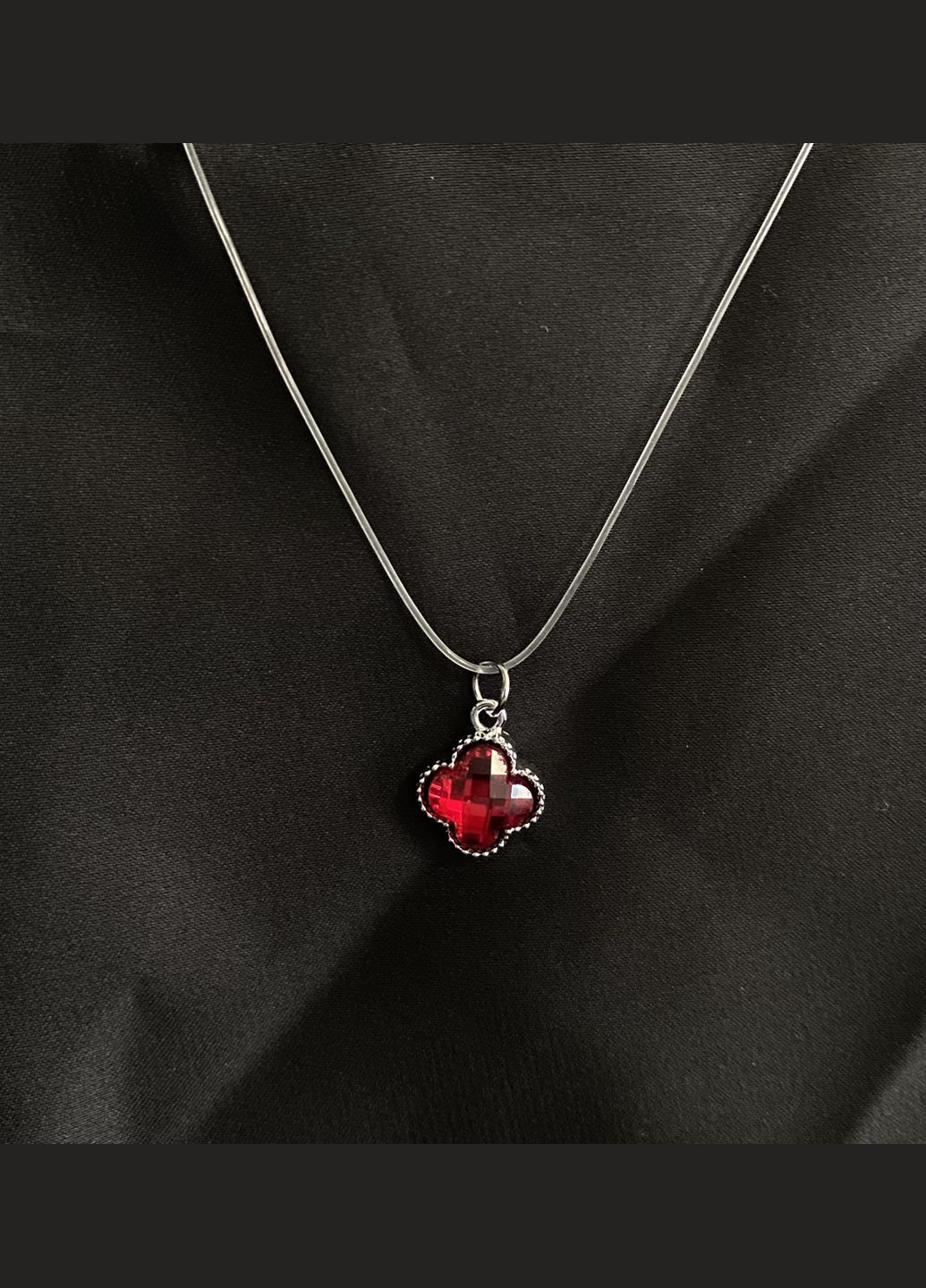 Подвеска Клевер на силиконовом шнурке 33122 No Brand (348555649)