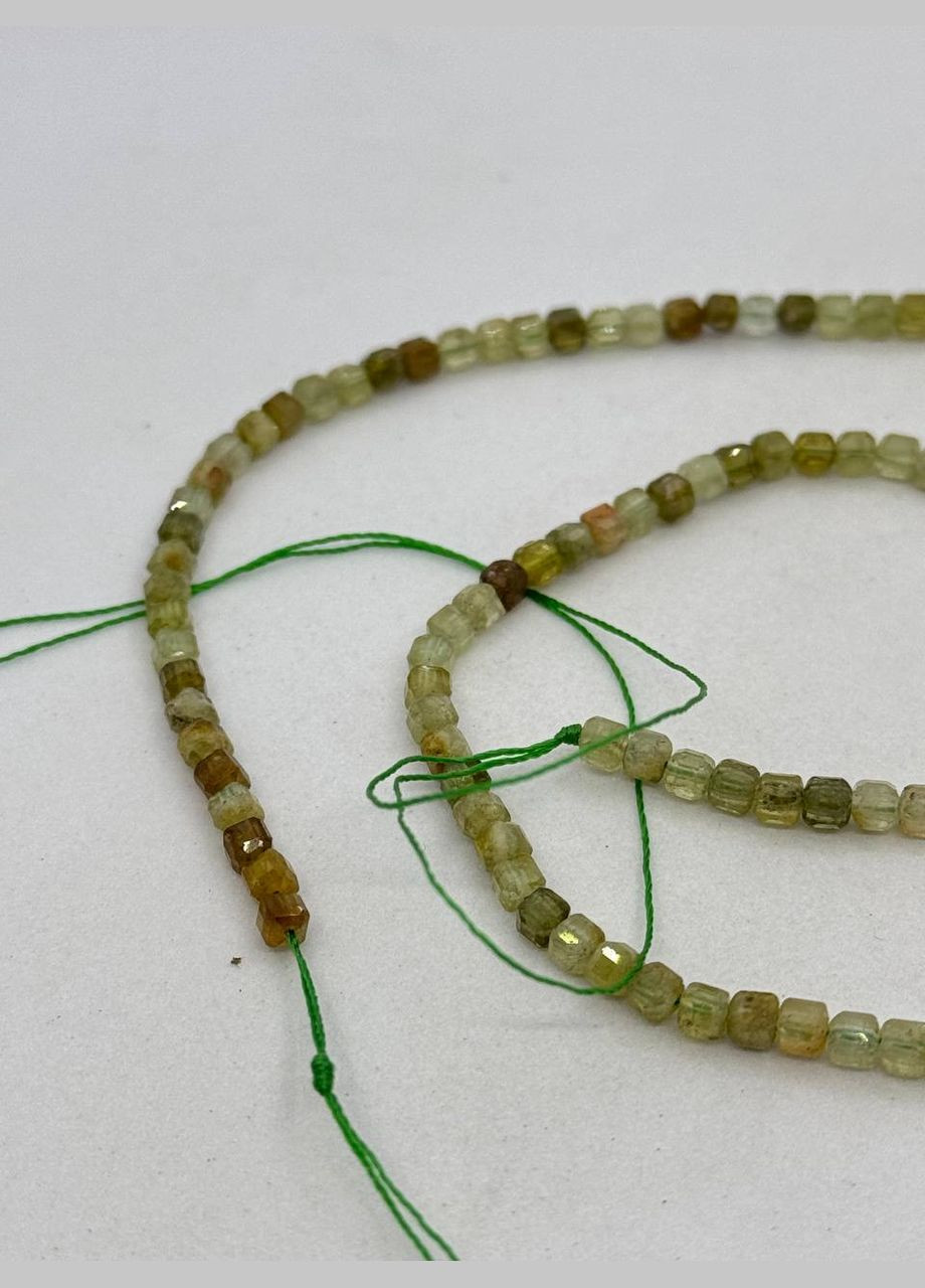 Гранат на нитке без замка 3*3 мм Зеленый No Brand (331610821)