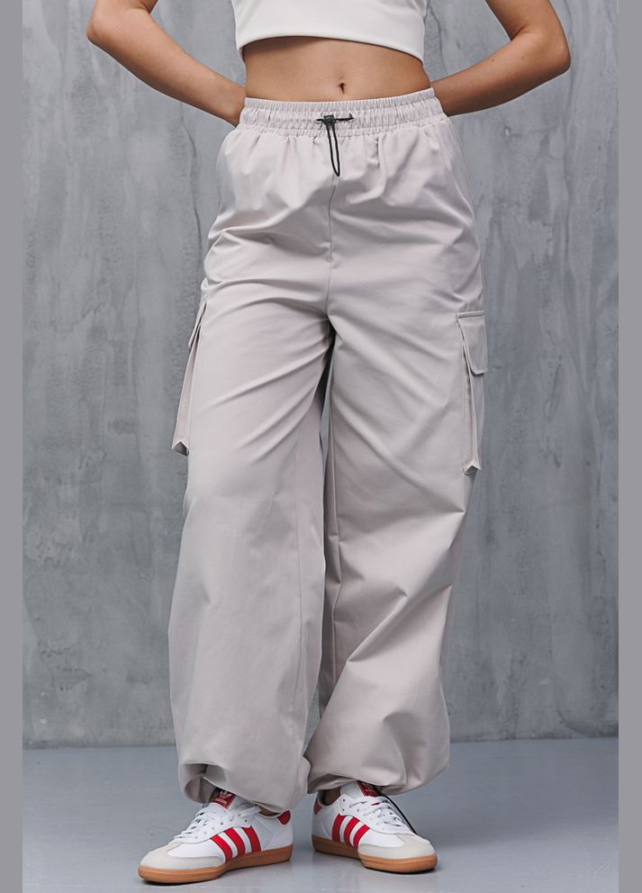 Жіночі штани карго сірі із затяжками внизу Arjen (289842054)