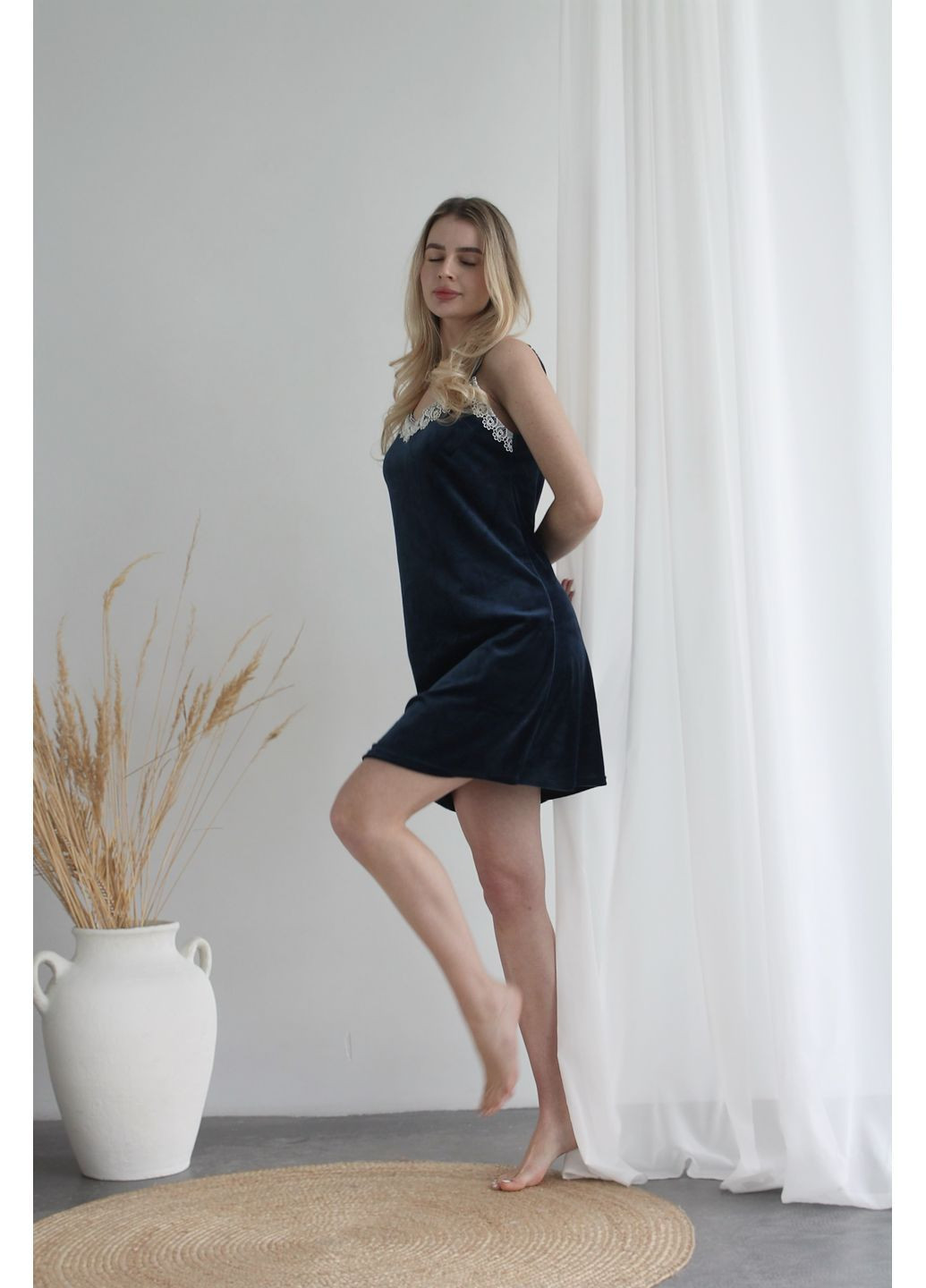 Синій демісезонний оксамитовий домашній комплект халат та сорочка Vakko