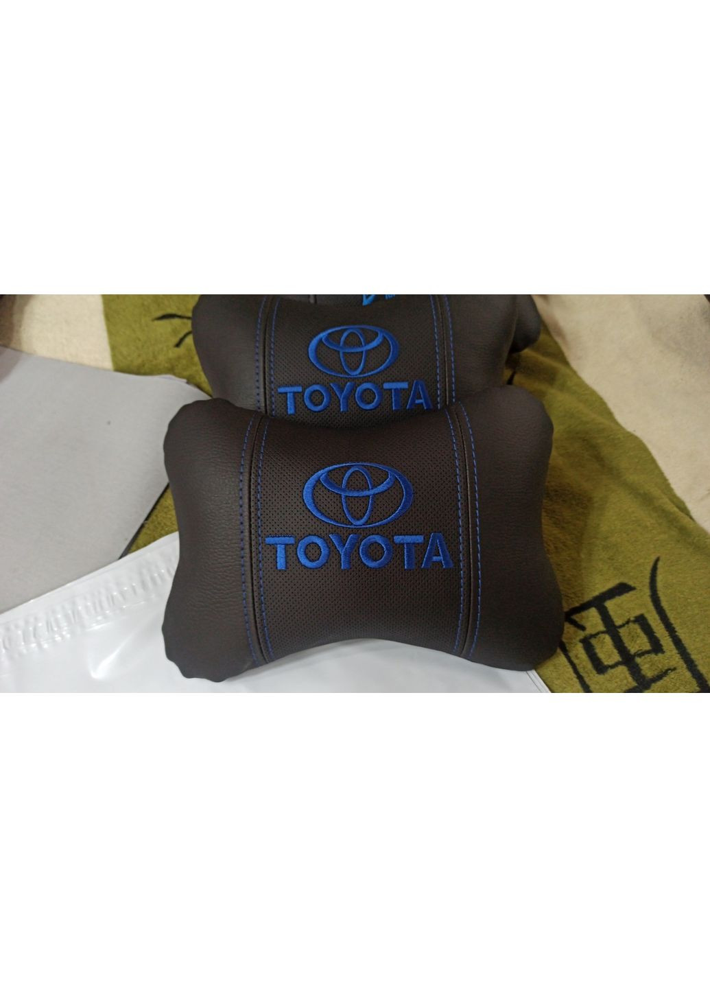 Подушка на підголівник метелик в авто Тойота біла вишивка — 081 Toyota (365728862)