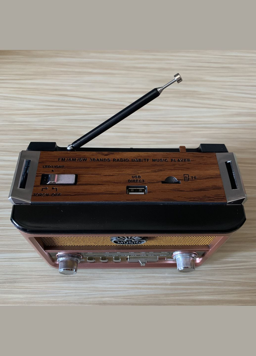 Радиоприемник от сети с аккумулятором и разьемом под батарейки, Bluetooth, USB, SD и двумя фонариками Бронза Golon (330828919)