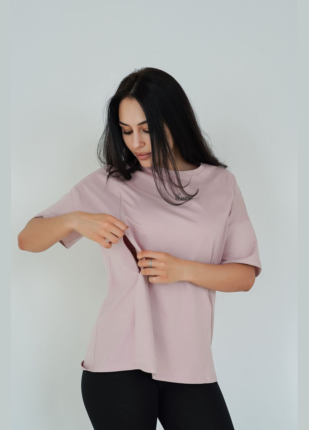 Комфортная футболка для беременных и кормящих свободного кроя пудровая Мамин Дім - (332522863)