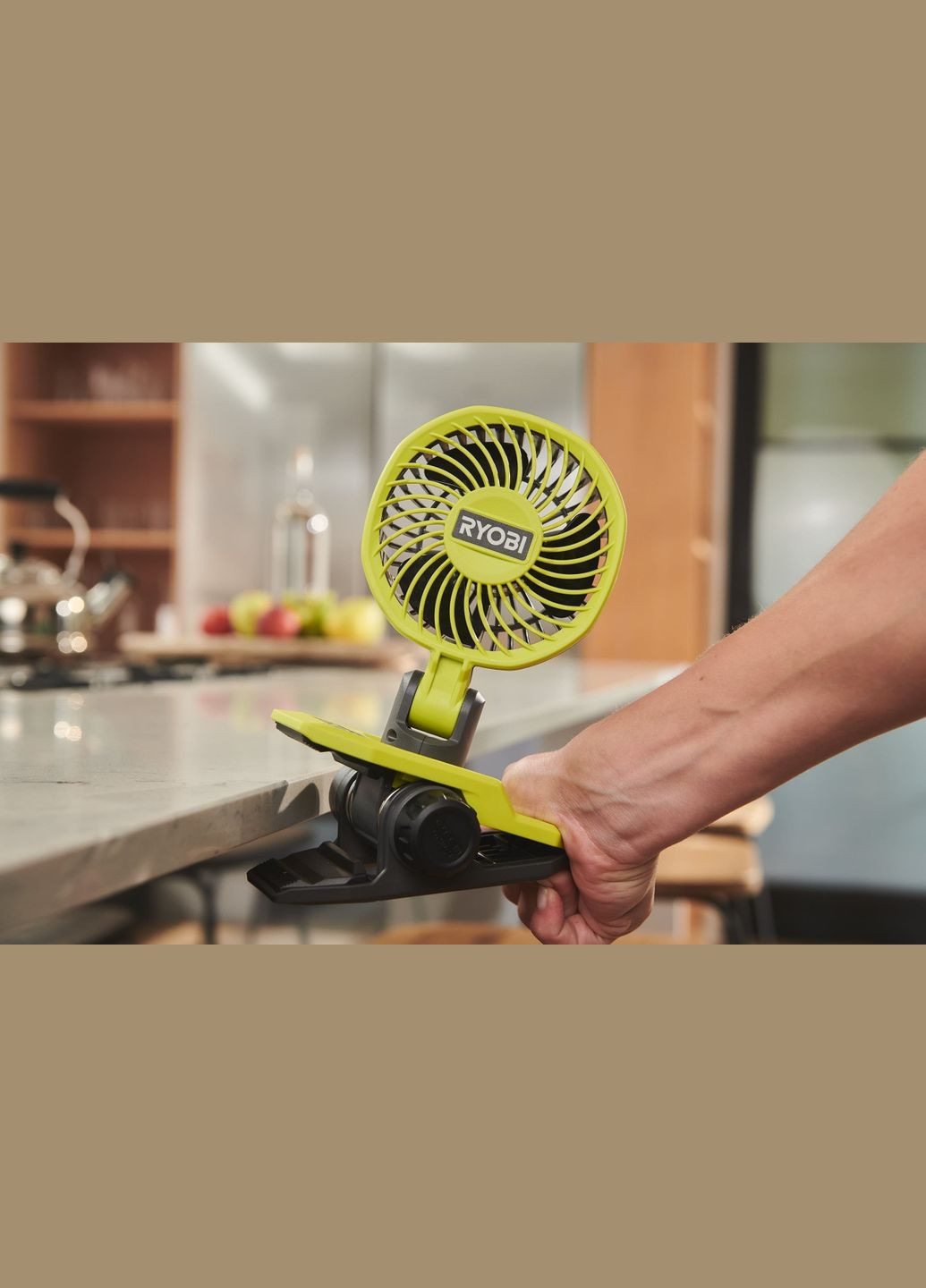 Вентилятор аккумуляторный клипса USB Lithium RCF4-0 4В 3800об·мин вращение 325° поворот 180° 2 скорости 0.29кг без АКБ и ЗП Ryobi (342397730)