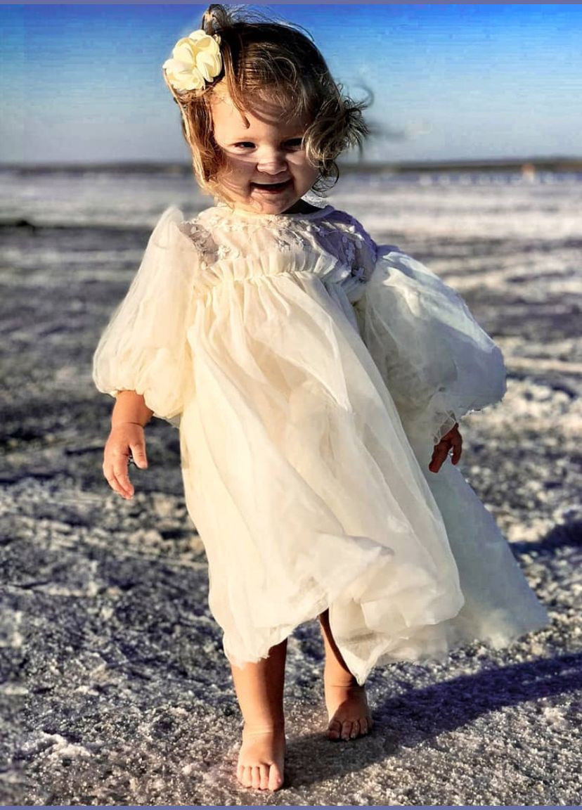 Бежевое платье праздничное для девочки туман бежево No Brand (358786874)