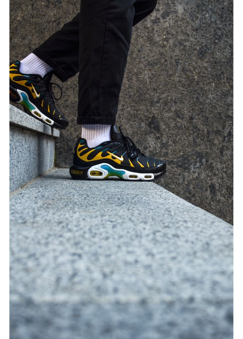 Черные демисезонные кроссовки мужские nike tn plus black yellow найк аир макс тн плюс No Brand