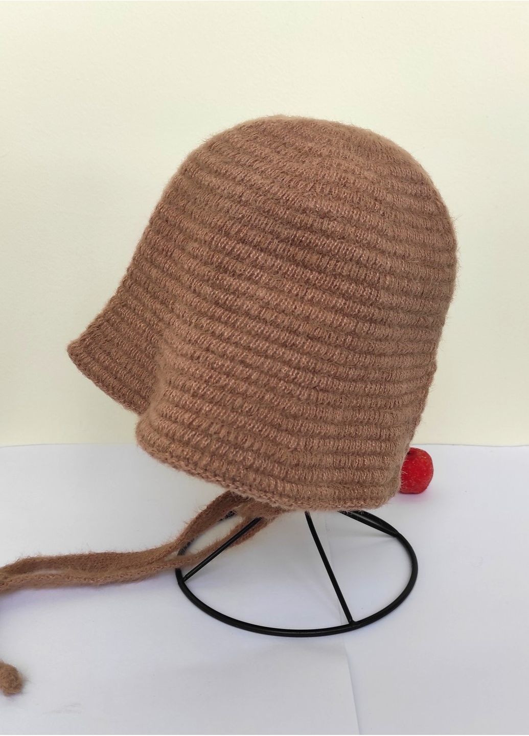 Жіночий Зимовий Капелюх Капор В'язана Тепла Шапка Капор на Зав'язках з М'якої Пряжі Модний Головний Убір на Зиму 2025 No Brand в'язана шапка капор з зав'язками (366453906)