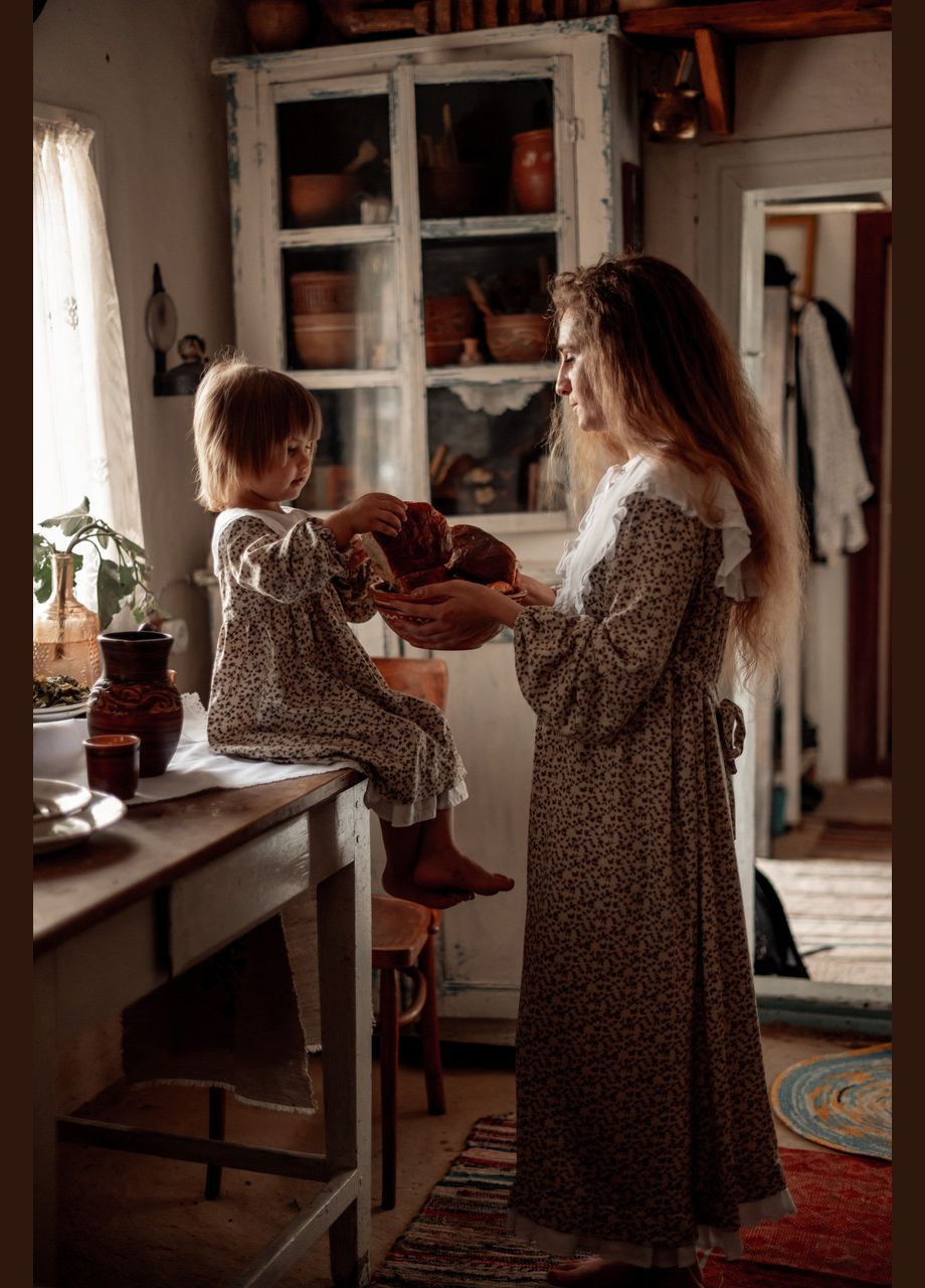 Бежева кежуал жіноча ретро сукня з рослинним візерунком V.O.G. з квітковим принтом