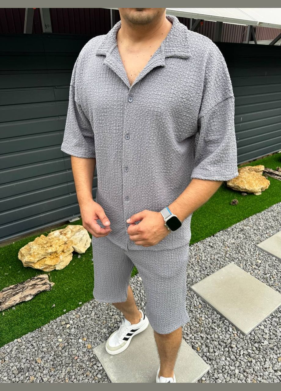 Серый демисезонный костюм фактурная ткань свободный крой No Brand