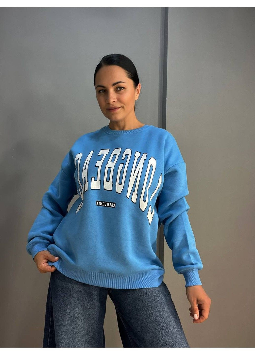 Блакитний світшот жіночий 488 напис попереду long beach фліс утеплений Quzen (304062679)