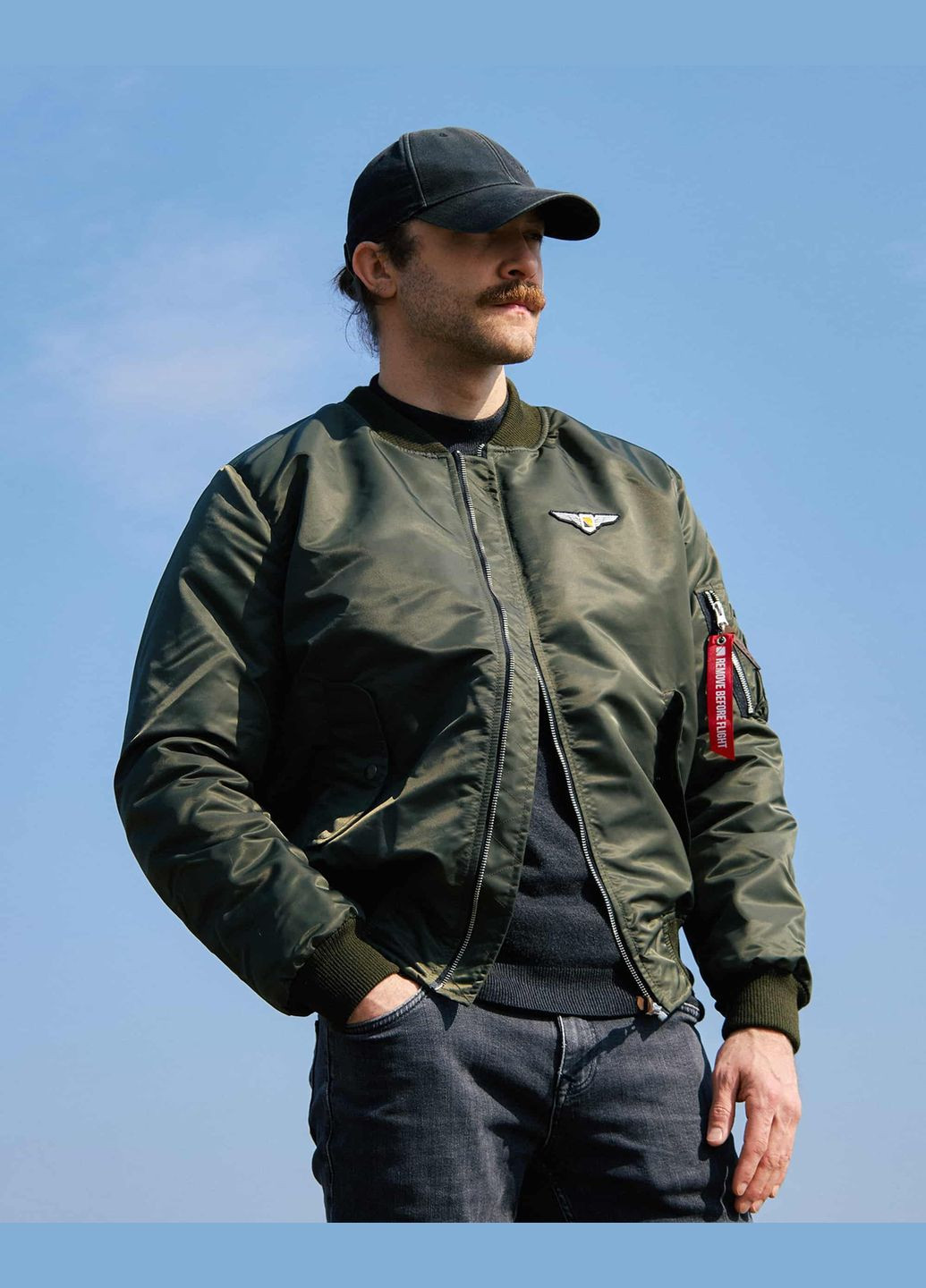 Оливковая (хаки) демисезонная бомбер ma-1 с нашивками 831 Olymp 21-BM-001/Н-WH