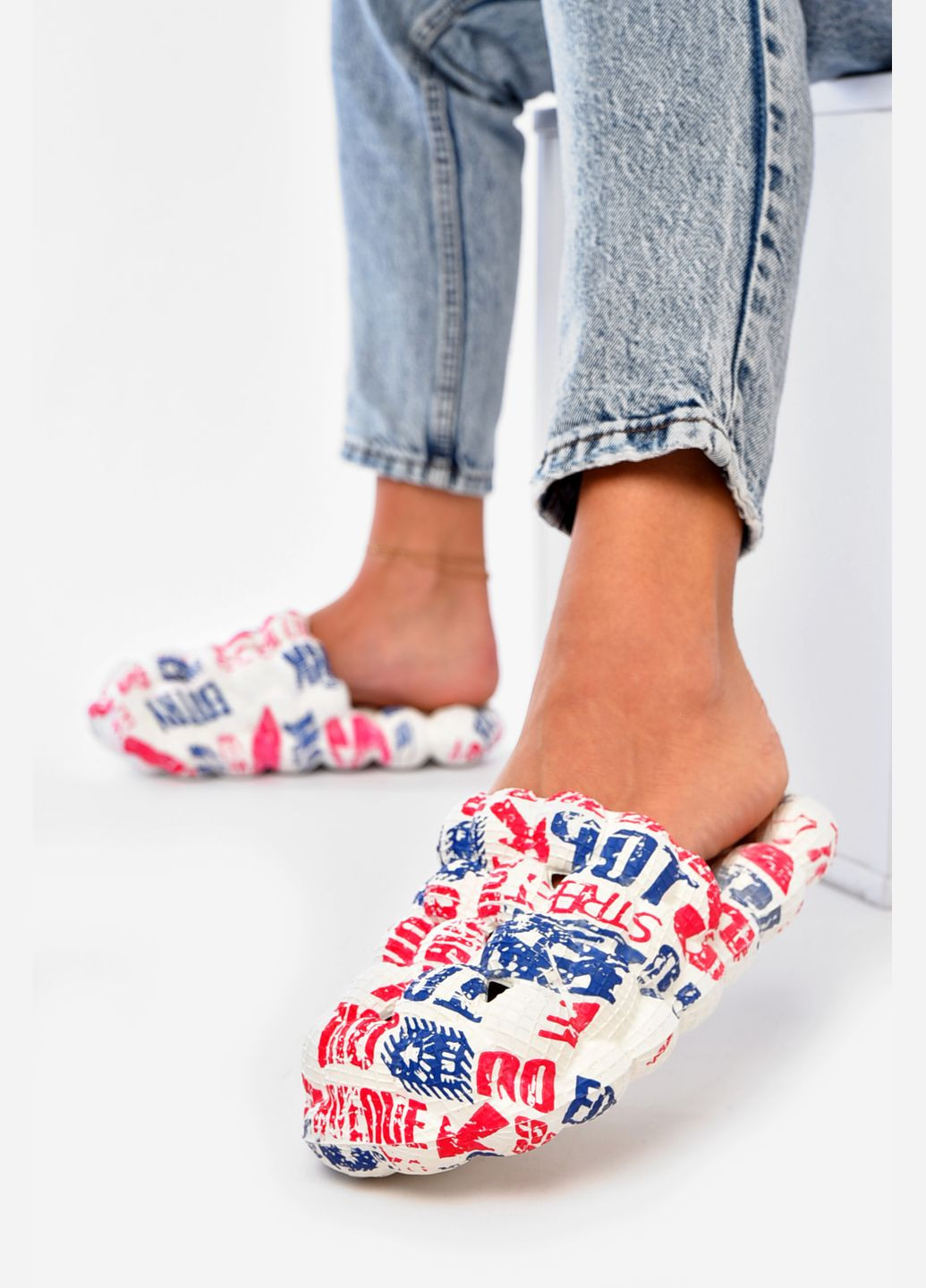 Белые шлепанцы пена женские белого цвета Let's Shop