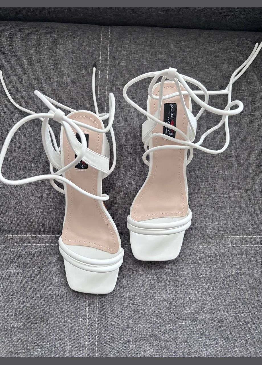 Белые босоножки на каблуке с завязками Seastar завязка