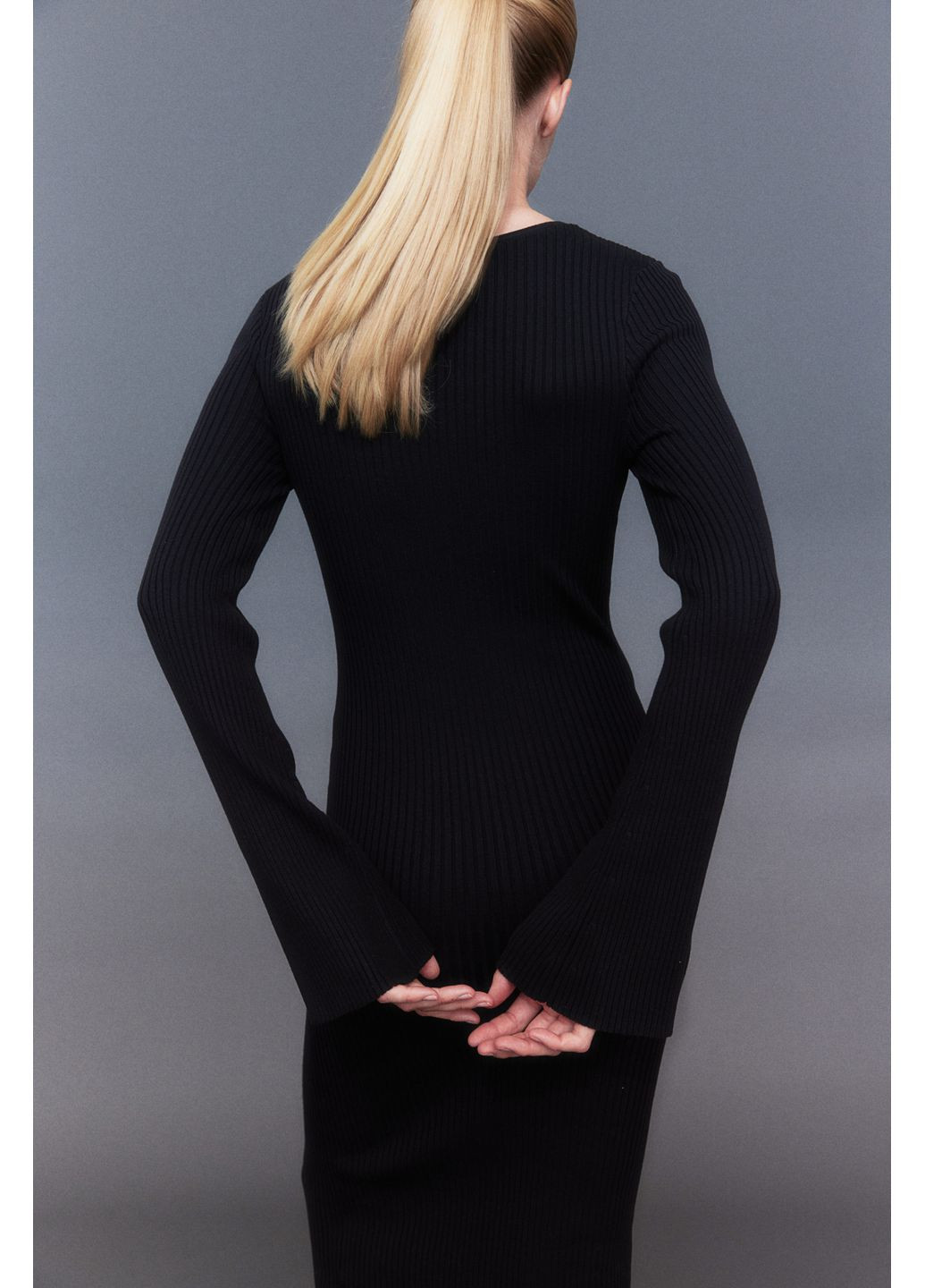 Чорна кежуал сукня силуетна H&M однотонна