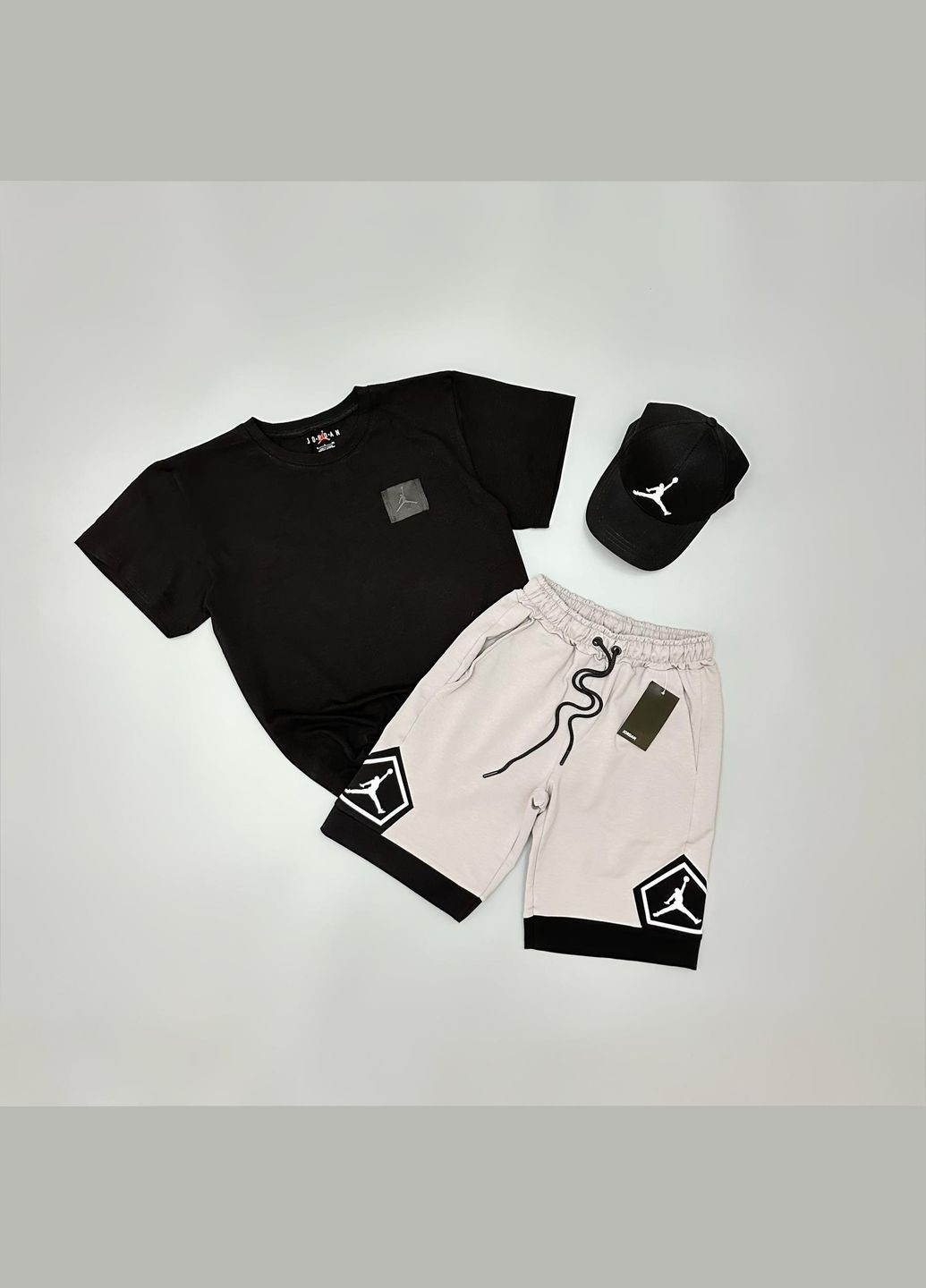 Стильний літній чоловічий костюм + кепка молочний No Brand (341084691)