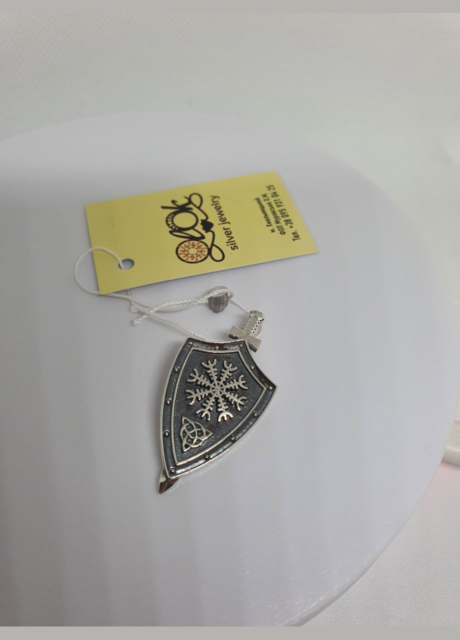 Серебро 925 проба Щит с мечом шлем ужаса зашип ( значок) No Brand (329999416)