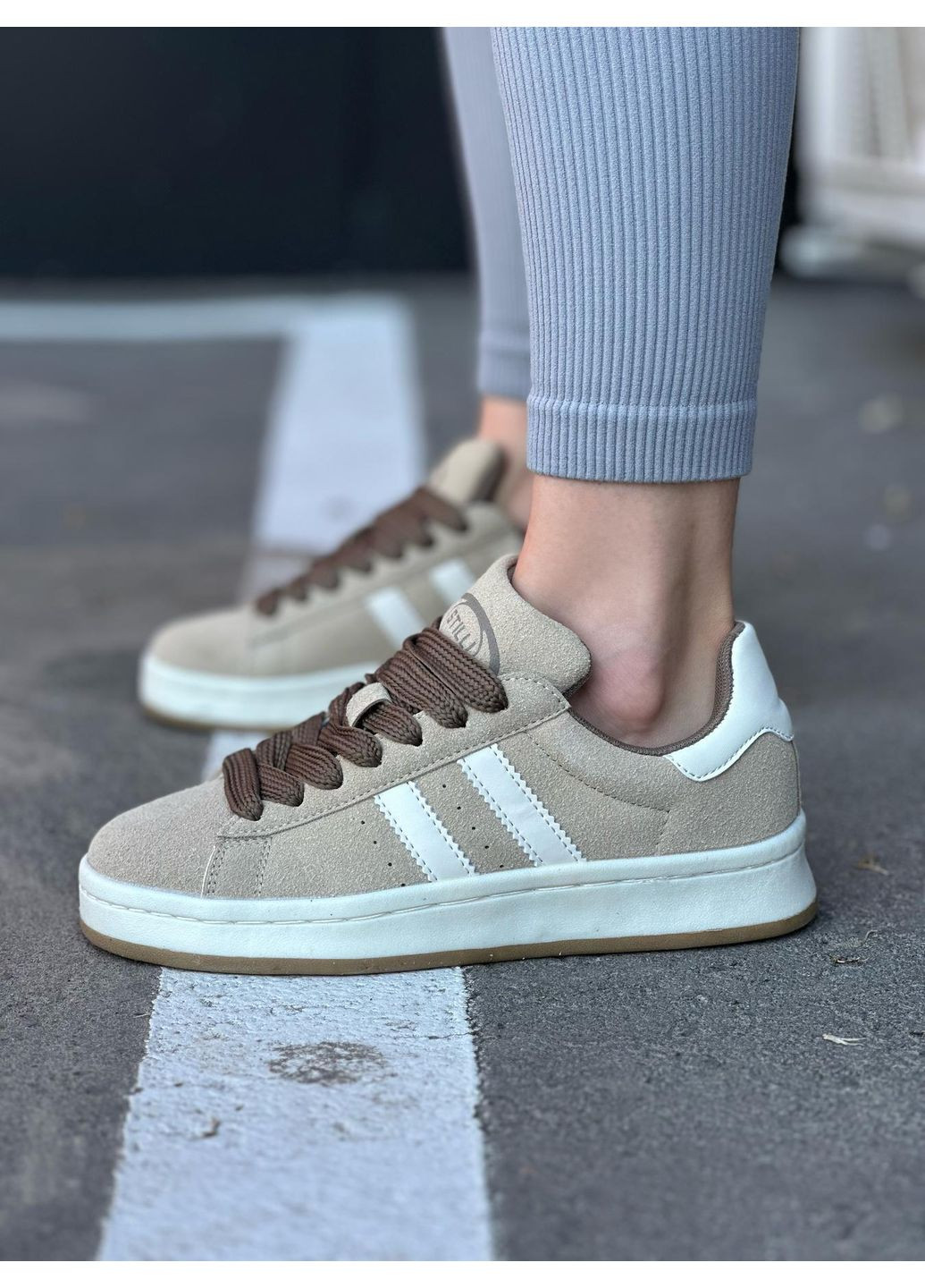 Бежеві жіночі кросівки бежеві повсякденні демісезонні замшеві кеди спортивні No Brand