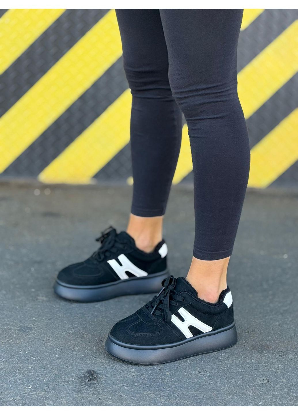 Женские кроссовки чёрные из натуральной замши тёплые на меху кеды на холодную осень зиму No Brand чёрные зима (366089055)