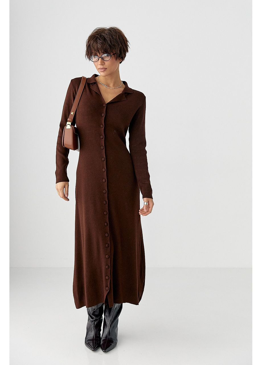 Коричнева повсякденний трикотажна довга сукня на ґудзиках силуетна Byron однотонна