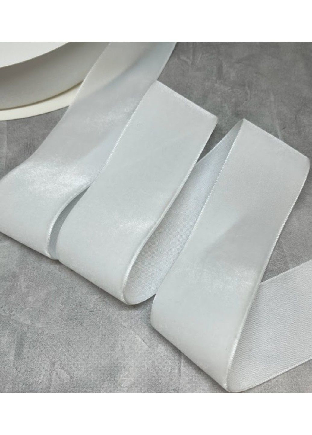 Велюрова (оксамитова) стрічка 4 см, колір-білий, арт 015131, 1 метр No Brand (323222802)