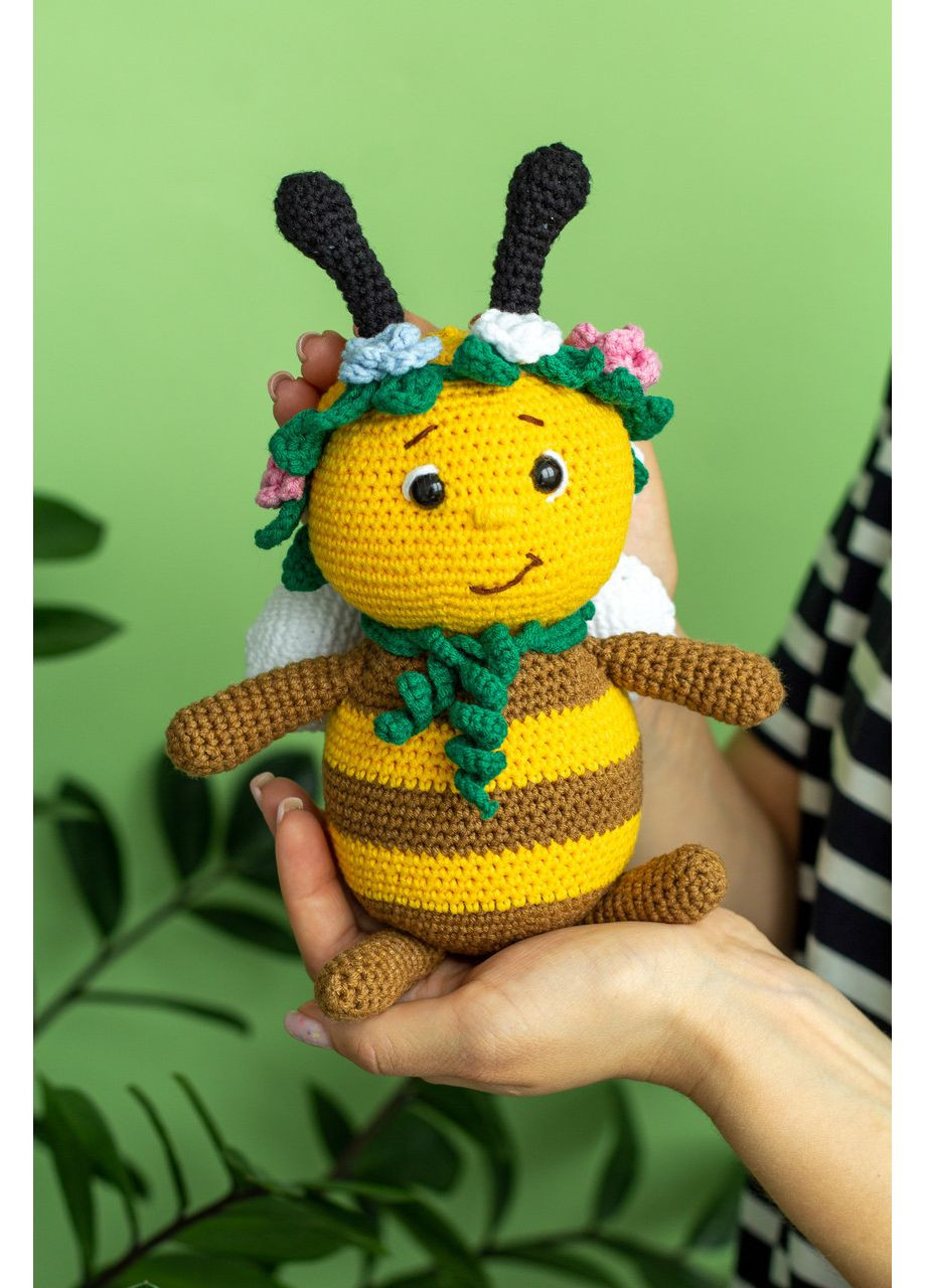 Амигуруми пчёлка в венке – вязаная игрушка 25 см ручной работы No Brand (352474138)
