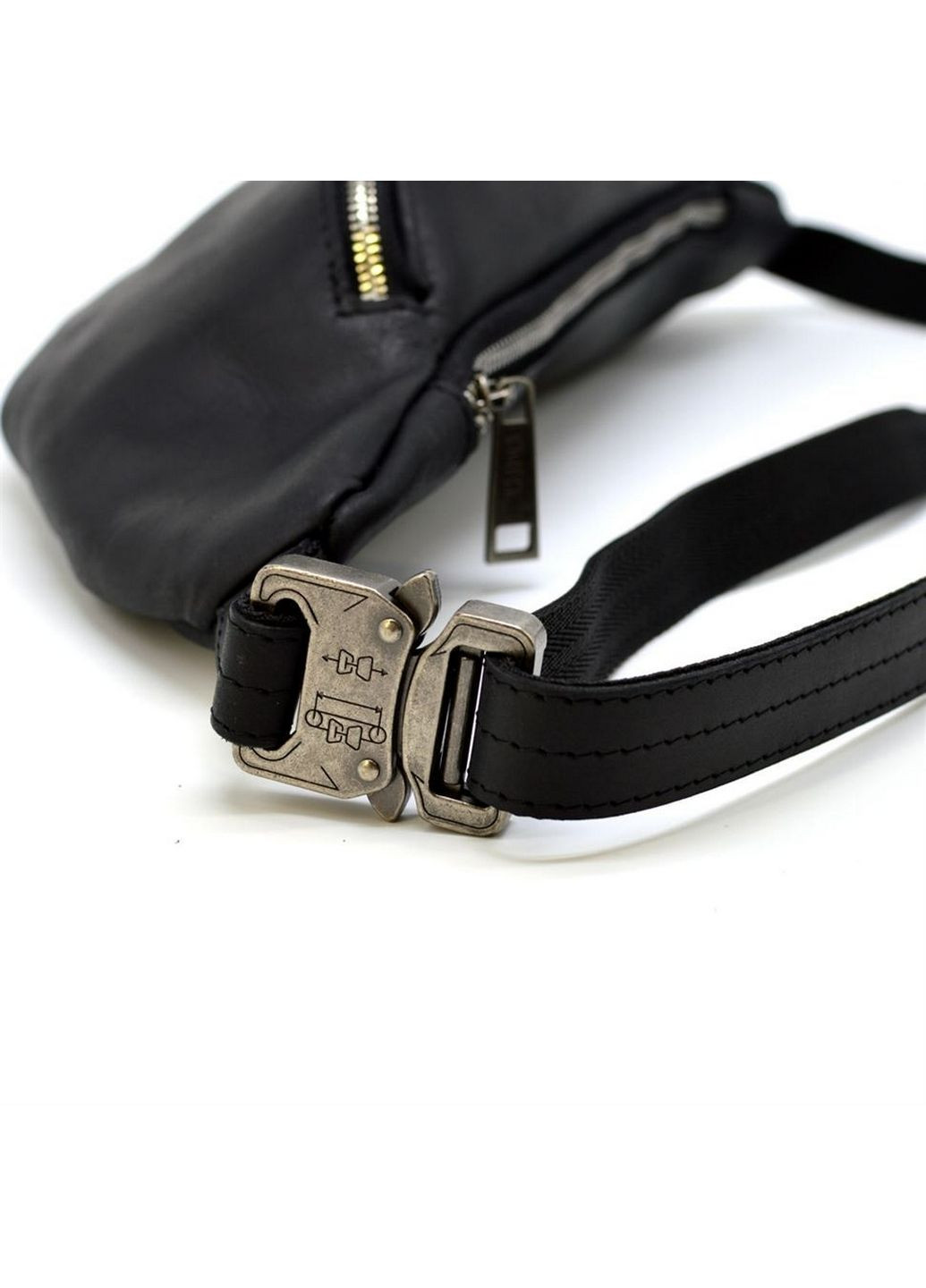 Чоловіча шкіряна сумка на пояс 14х36х8 см TARWA (315870081)