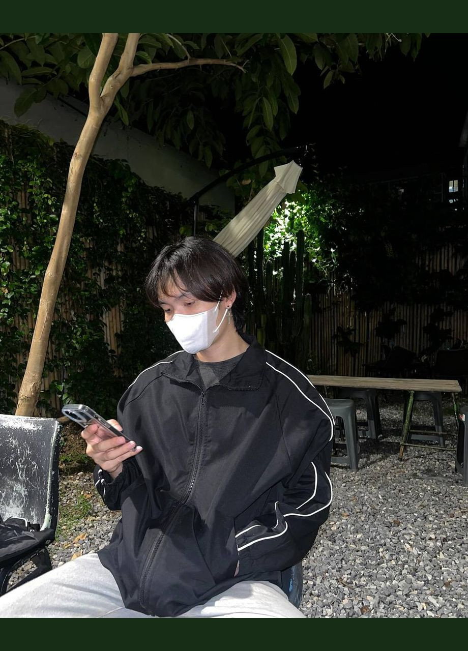 Чорна демісезонна вітровка No Brand