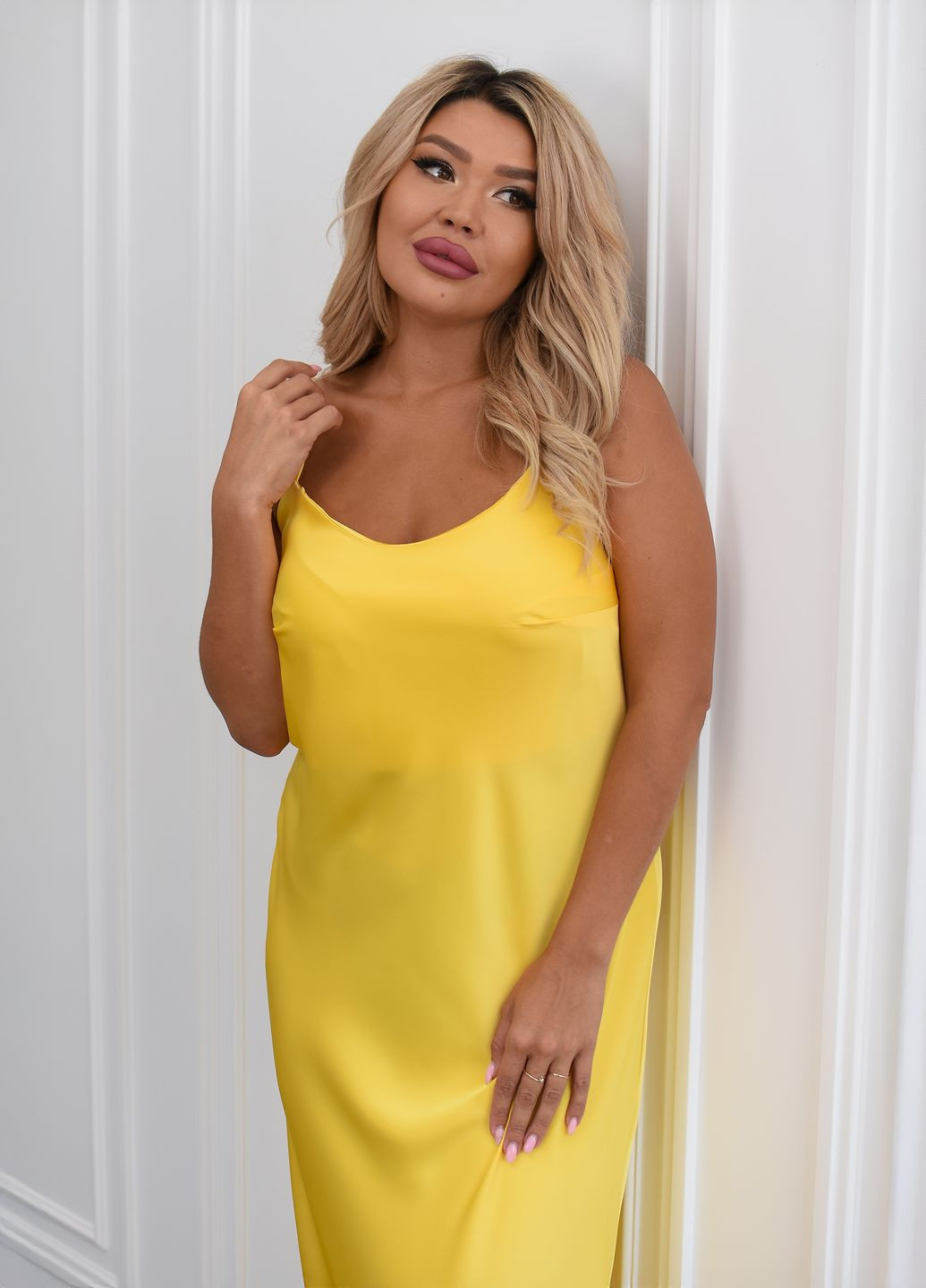 Желтое праздничный, коктейльное, вечернее платье-комбинация макси из атласа с открытой спиной платье-комбинация, с открытыми плечами, с открытой спиной No Brand однотонное