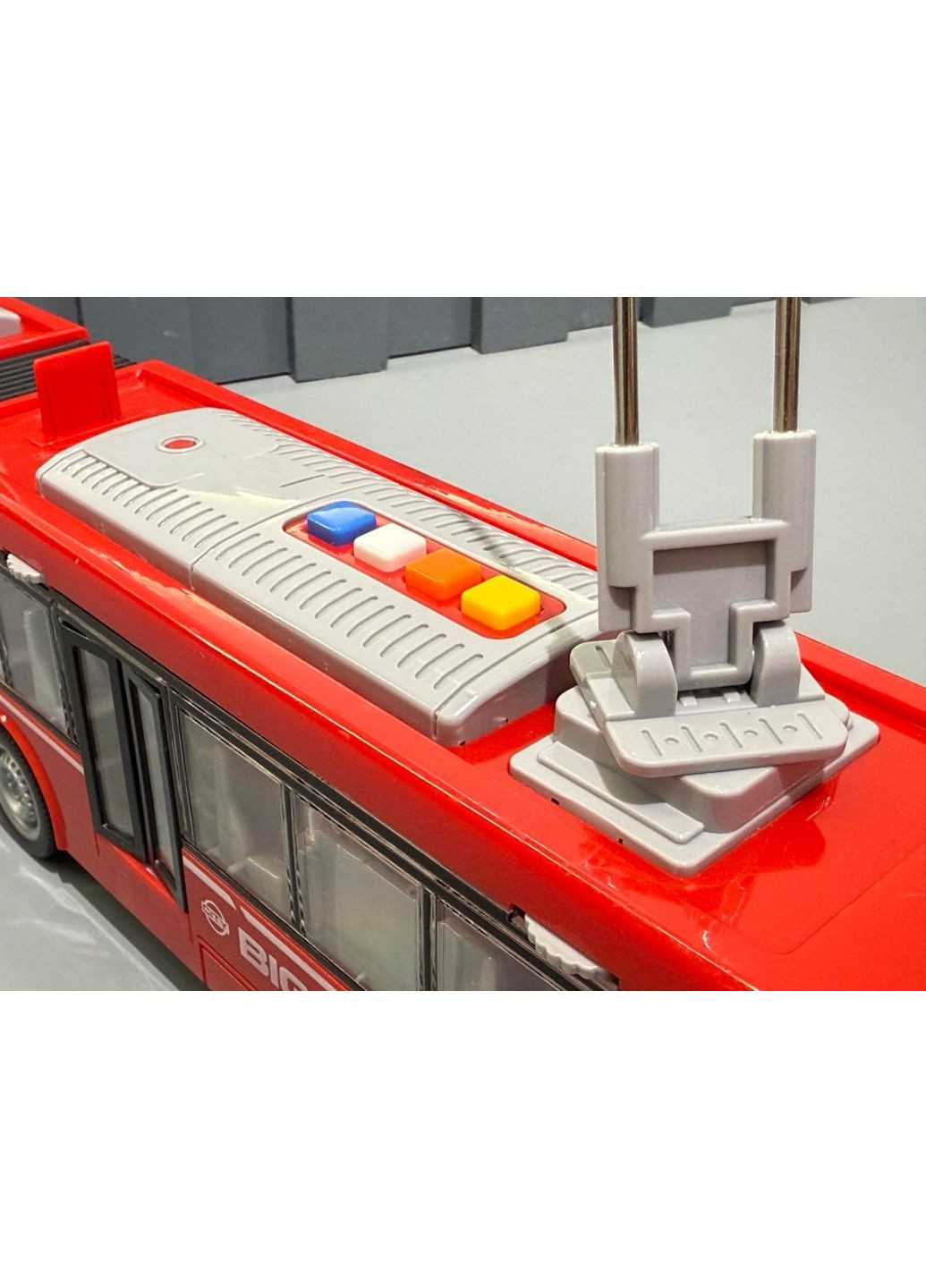 Троллейбус инерционный со светом и звуком механическое открывание дверей масштаб 1:16 резиновые колеса (WY915A/B) WenYi (367191340)