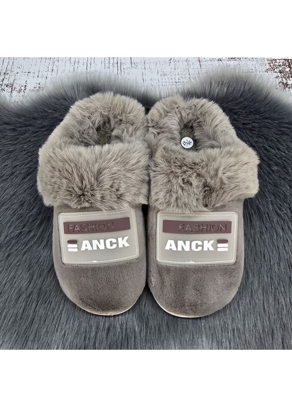 Бежевые тапочки домашние Lion