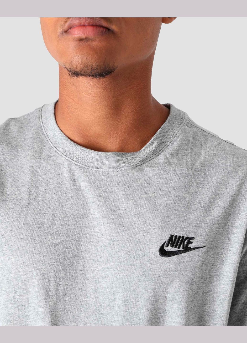 Сіра футболка чоловіча club tee ar4997064 біла Nike
