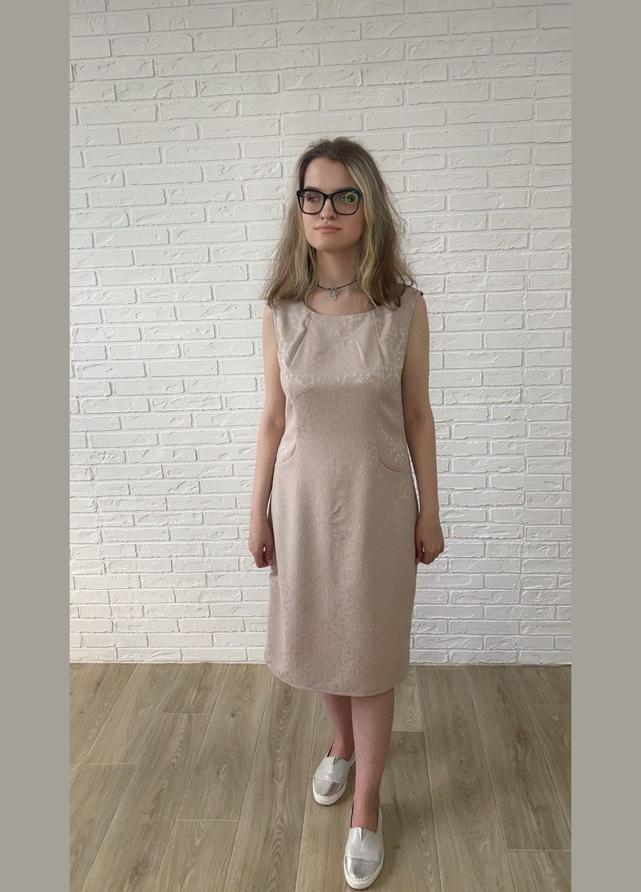 Бежева повсякденний, кежуал бежеве жакардове літнє жіноче плаття-футляр міді з квітковим принтом з візерунком без рукавів сукня-майка, футляр No Brand з квітковим принтом