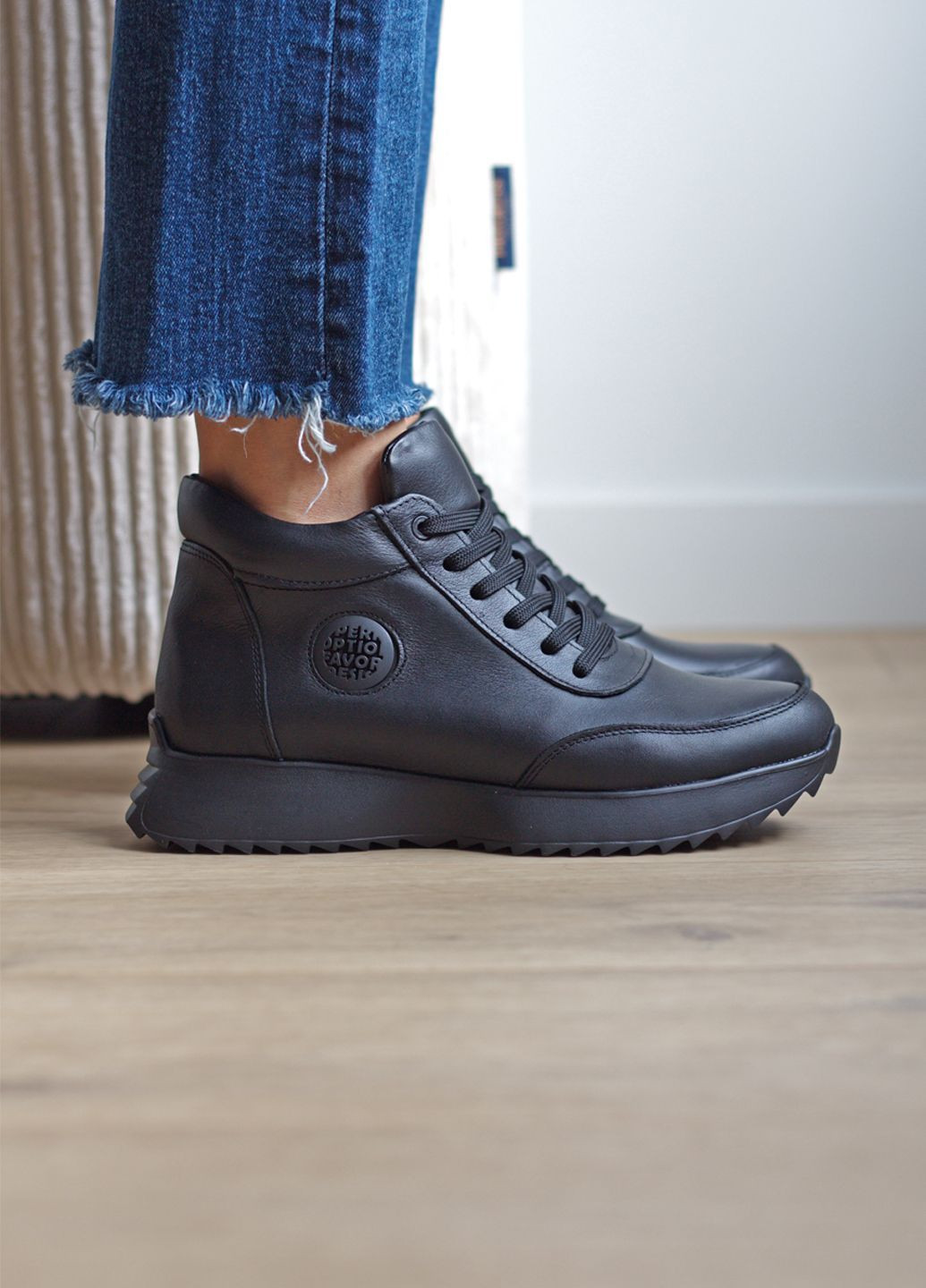 Кроссовки женские осенние из натуральной кожи No Brand 3802/1 чёрные демисезоны (366817372)