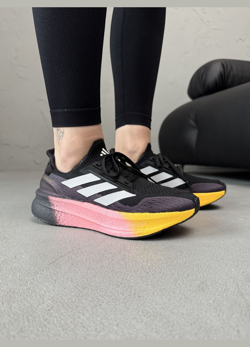 Чорні Осінні кросівки чоловічі adidas ultraboost 5x black pink yellow | адідас ультрабуст 5х чорні рожеві жовті No Brand
