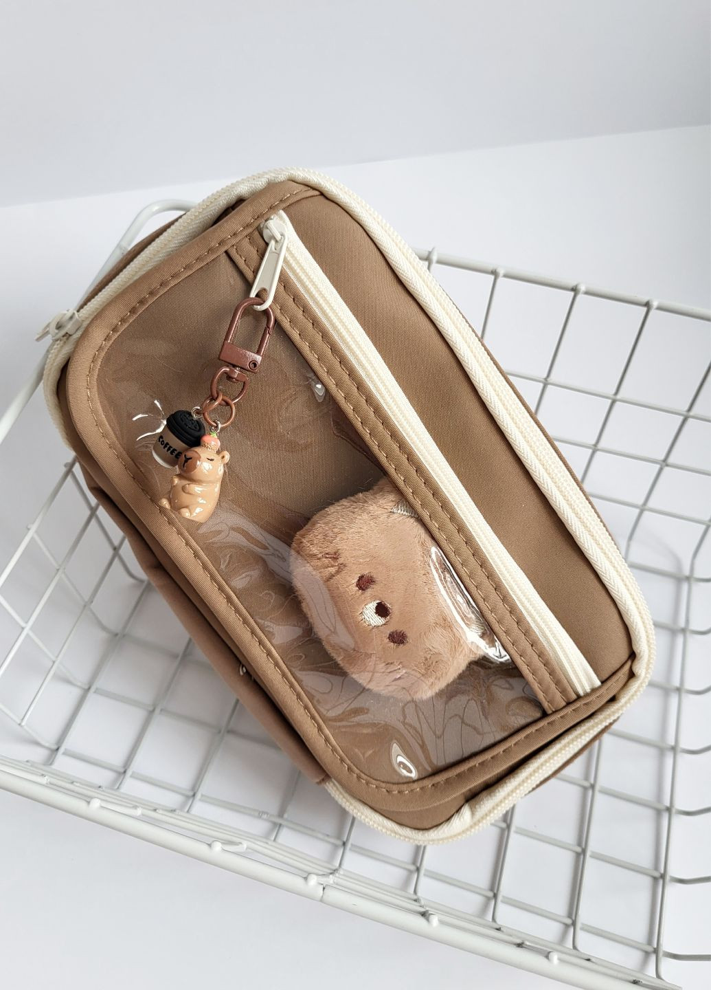 Мультифункціональний шкільний пенал із 9 відділеннями з пластиковим та плюшевим брелоком ведмедик коричневий Bear No Brand (319617089)