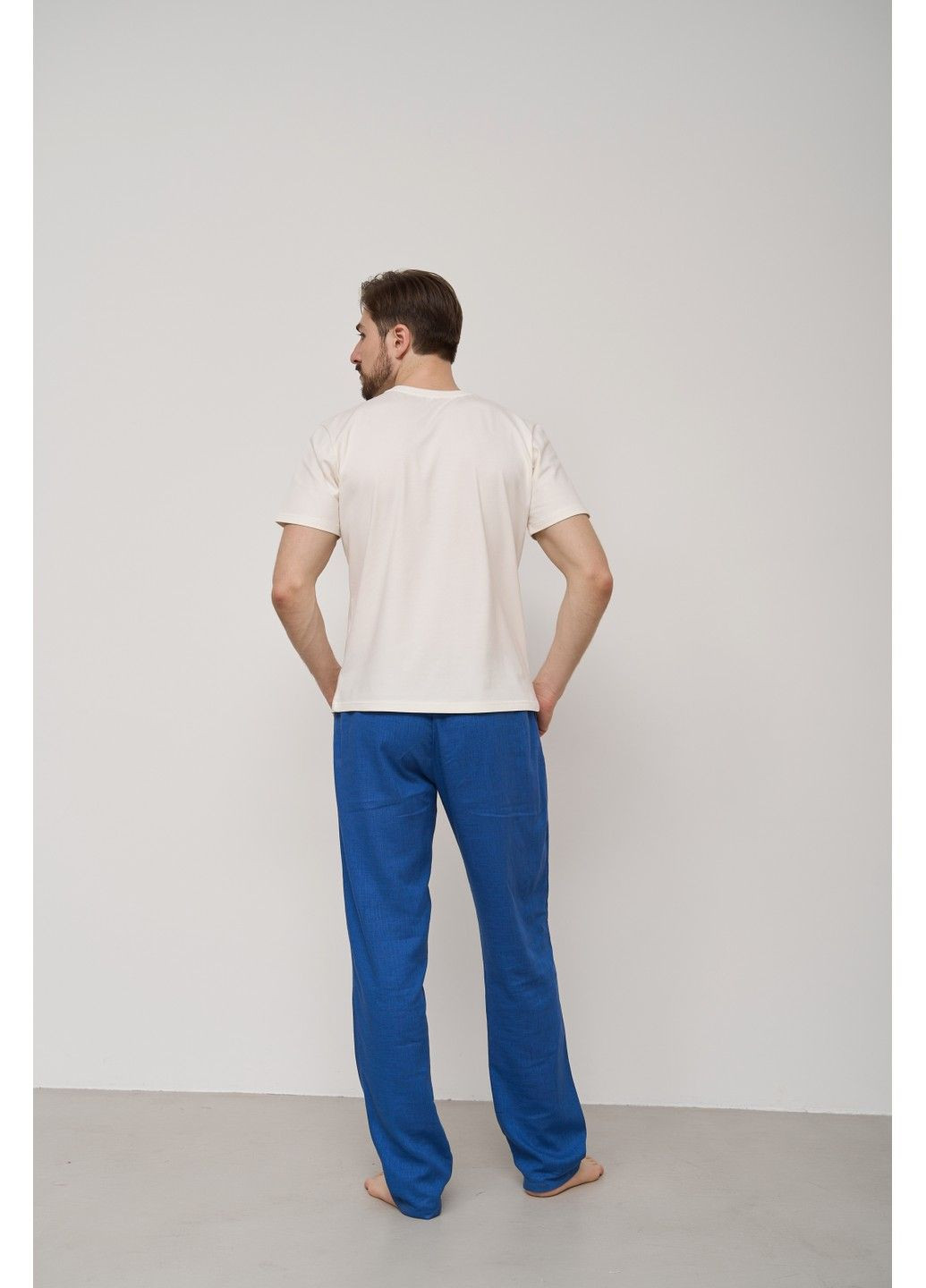Піжама чоловіча футболка молочна + штани льон сині Handy Wear (280931911)
