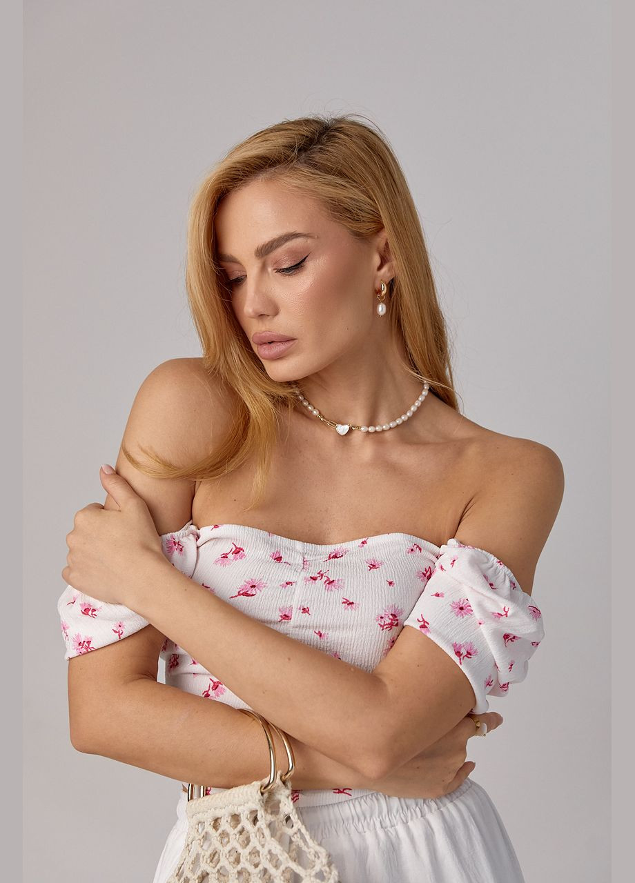 Белая короткая блуза-топ в цветочек - белый с розовым Lurex
