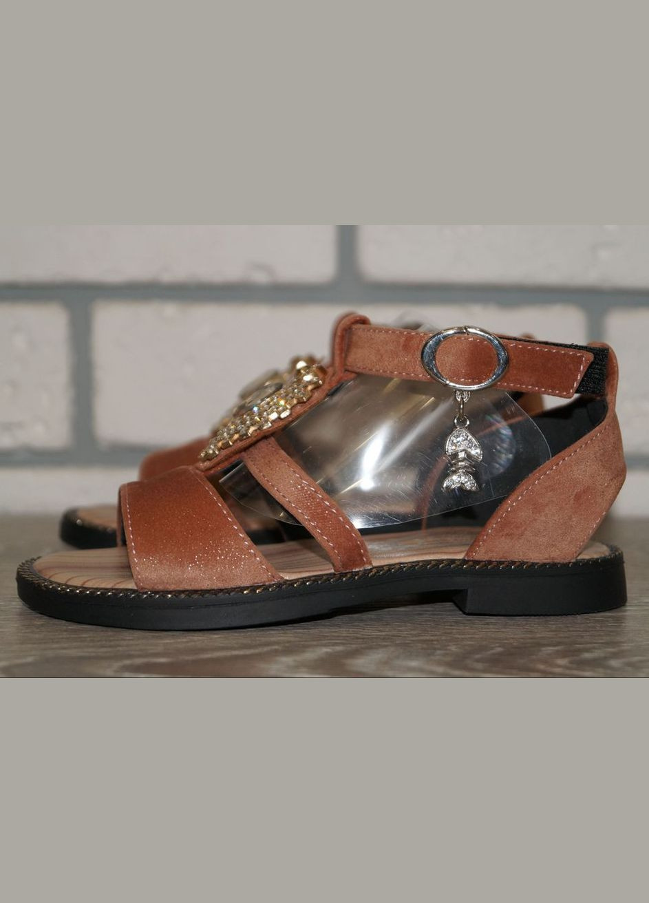 Коричневые босоножки для девочки с брошью из мелких ярких стразиков Леопард с брошкой, с камнями, с логотипом, с пряжкой, со стразами