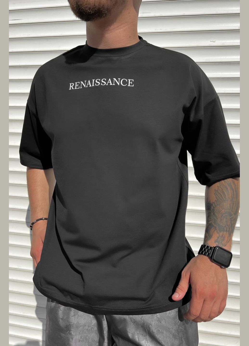 Черная стильная футболка с принтом с коротким рукавом No Brand