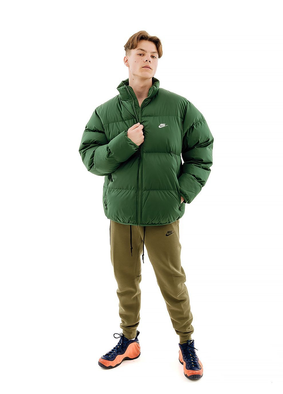 Зеленая зимняя мужская куртка club puffer зеленый Nike