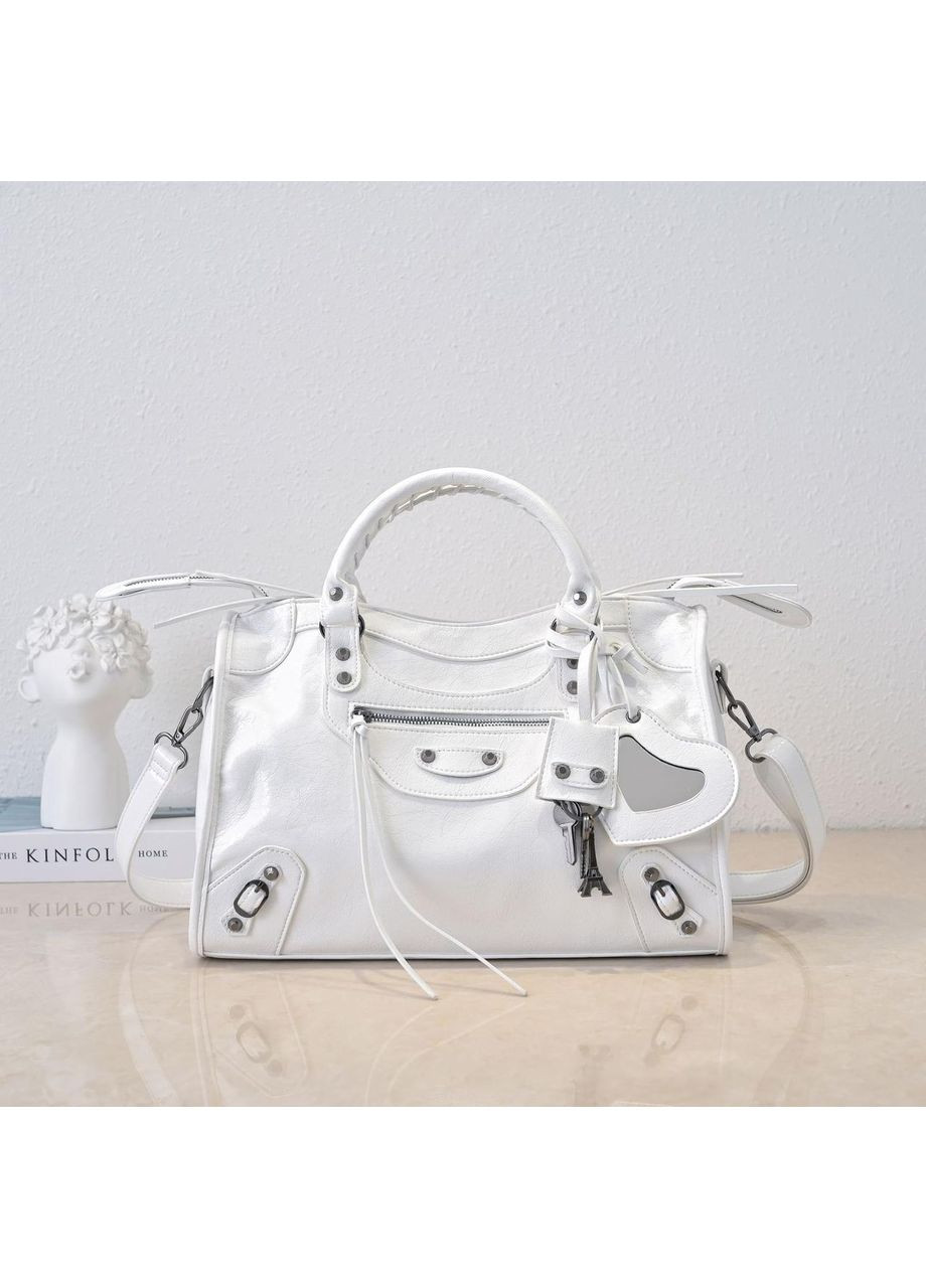 Женская сумка 10638 большая с двумя ручками в заклепках с зеркалом-сердцем No Brand (366871894)