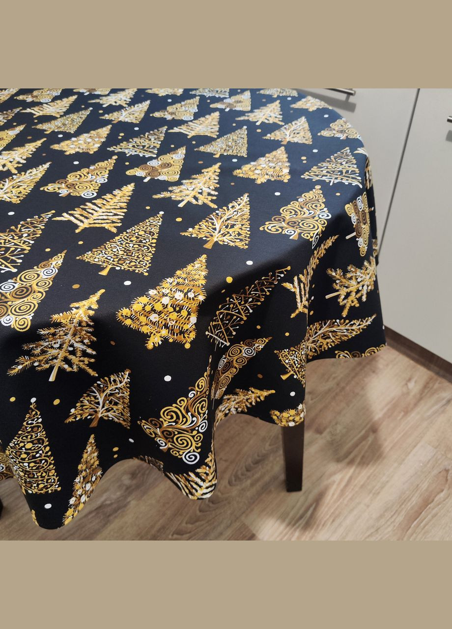 Новорічна чорна скатертина на круглий стіл з тефлоновим покриттям Новорічна ялинка Maystat (324231872)