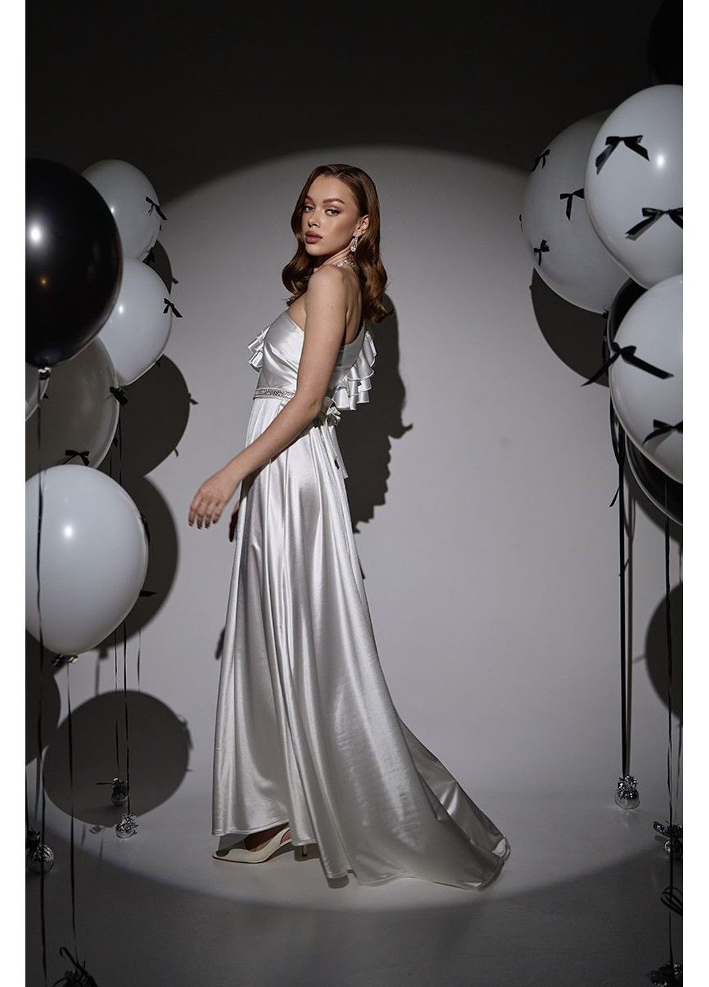 Молочна вечірня сукня асиметрія максі 25004 молочна Tanita-Romario