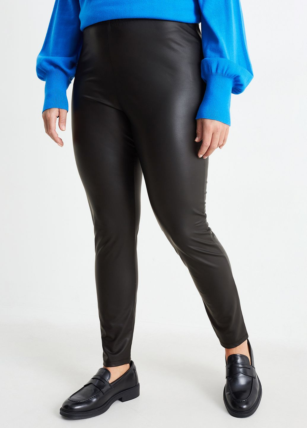 Черные демисезонные леггинсы из эко кожи C&A