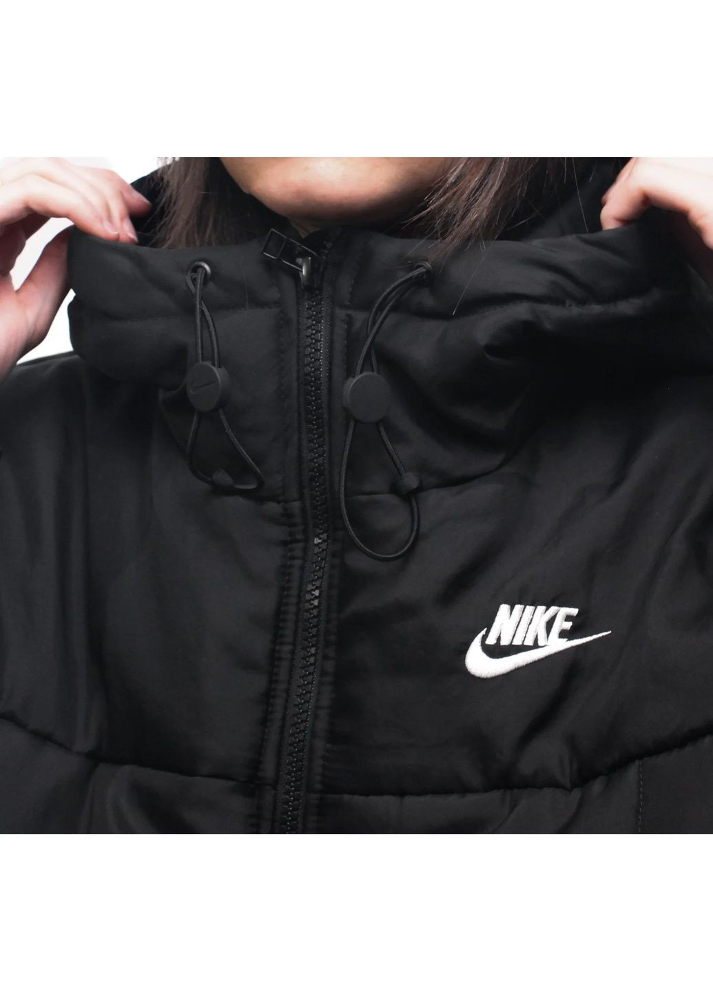Черная женский пуховик sportswear therma-fit essentials black fb7672-010 Nike