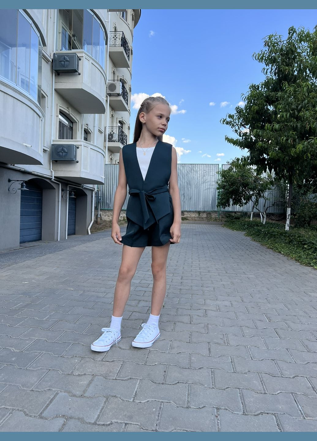 Костюм школьный для девочки жилетка и шорты 128-158 No Brand (346058479)